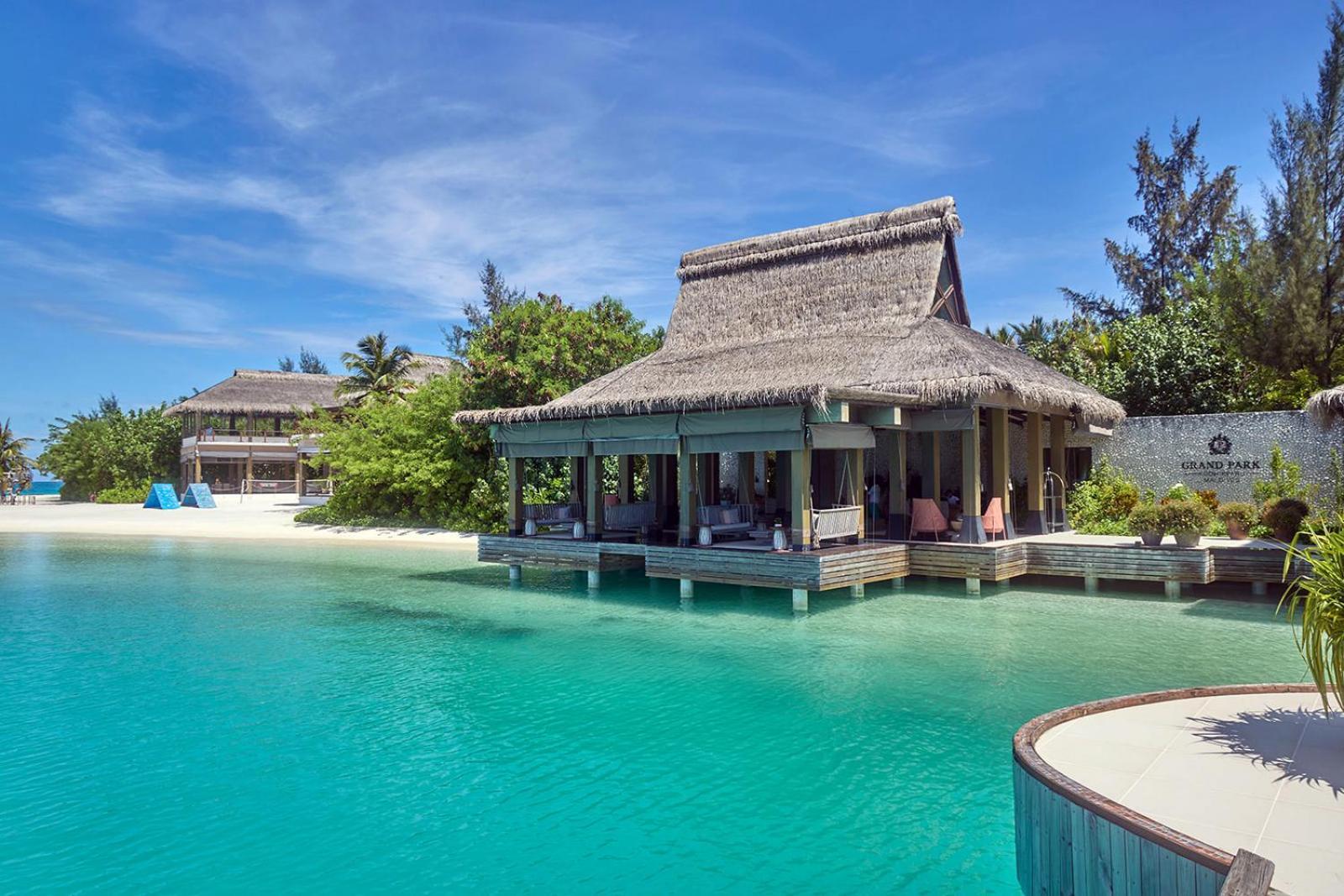 Готель Grand Park Kodhipparu Maldives Baros Island Екстер'єр фото