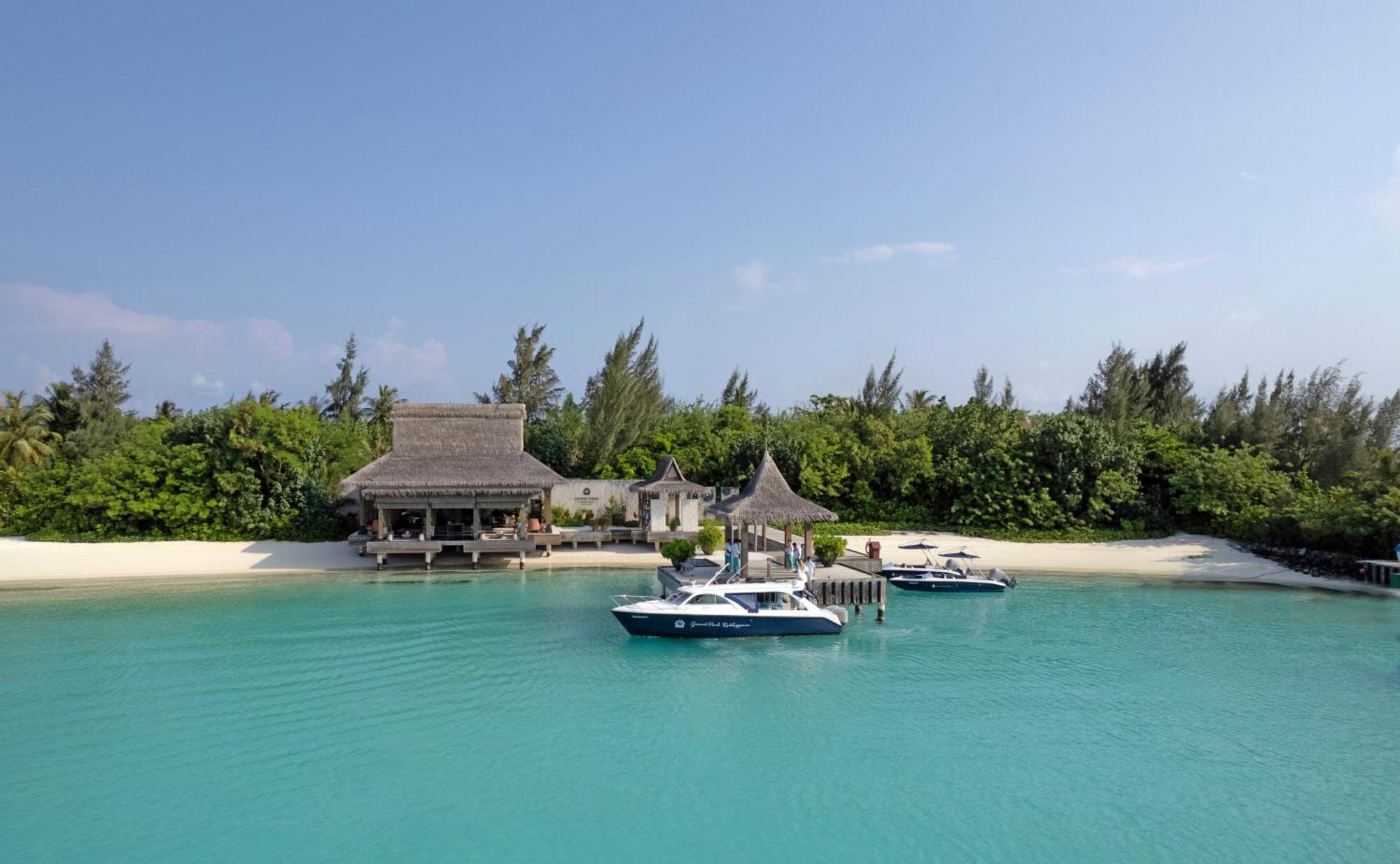 Готель Grand Park Kodhipparu Maldives Baros Island Екстер'єр фото